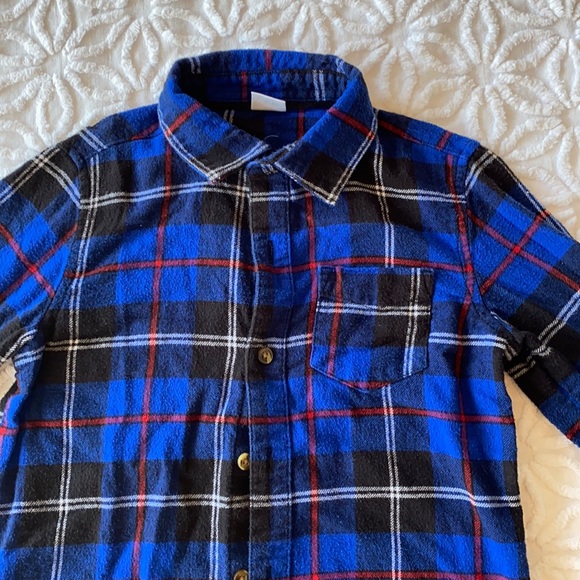 🌸Crazy 8 boys long sleeved blue flannel - Picture 2 of 2